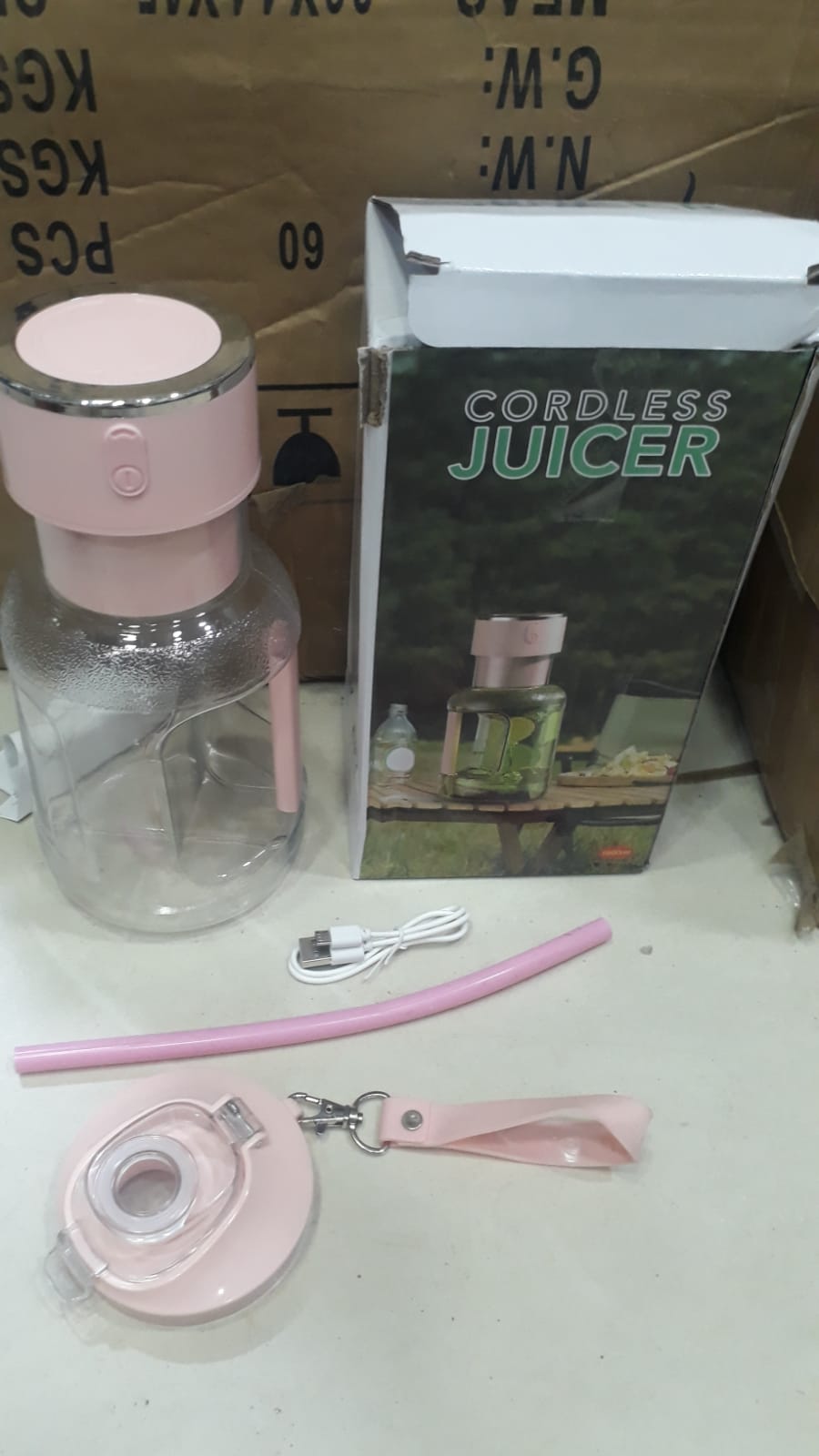 1600ml Portable Electric Rechargeable Cordless Barrel Juicer (Random Color)