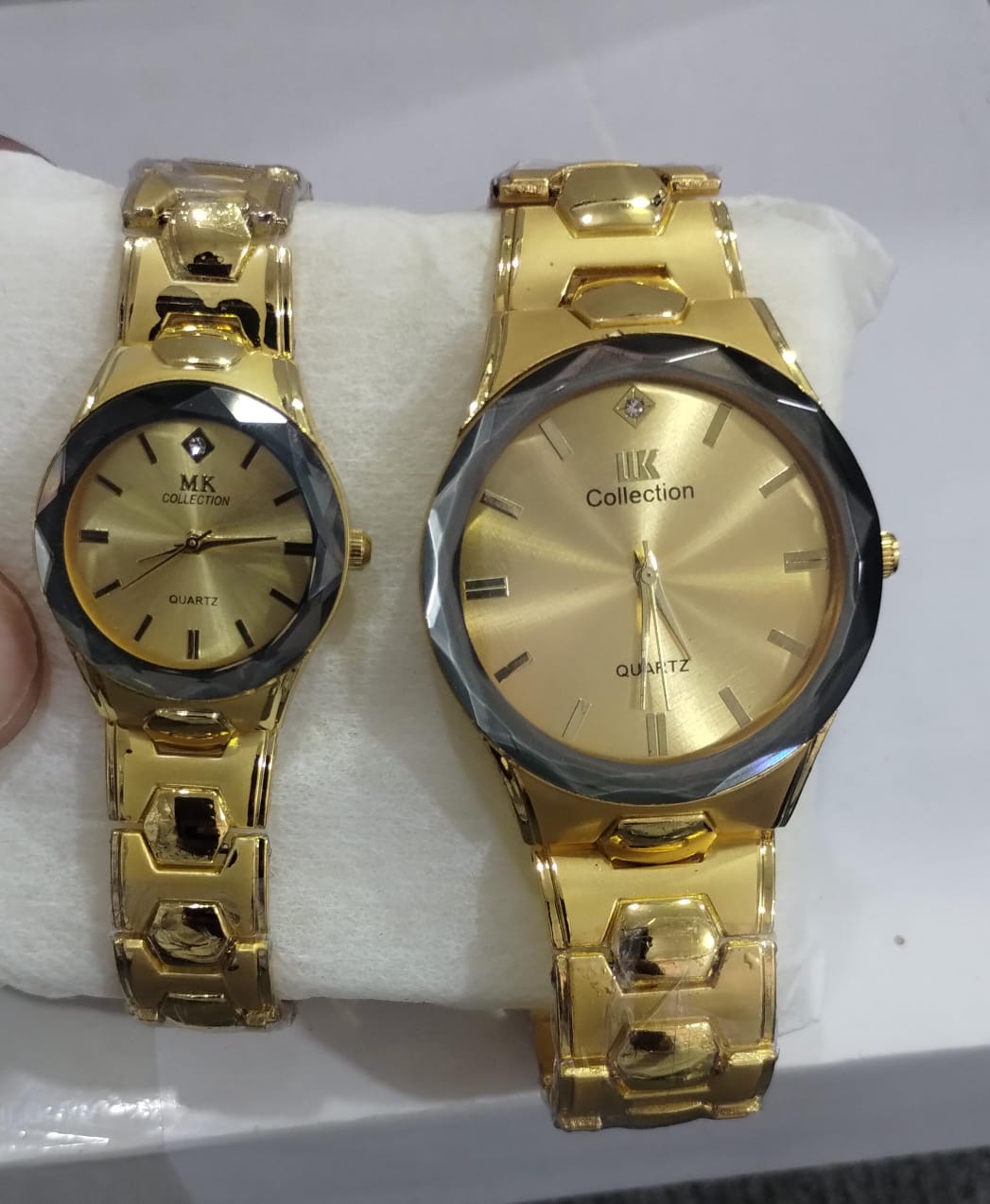 Elegant Couple Watch Set â€“ Luxury Quartz Wristwatches for Him &amp; Her with Dual-Tone Metal Strap