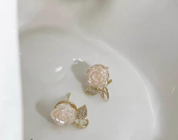 Elegant Korean Flower Leaf Zircon Earrings – Unique Design in Silver & Golden Alloy